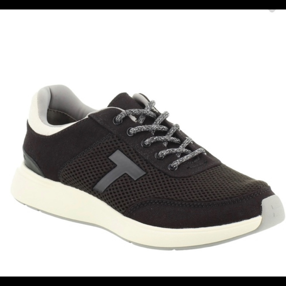 Tom’s Arroyo Sneakers 6.5